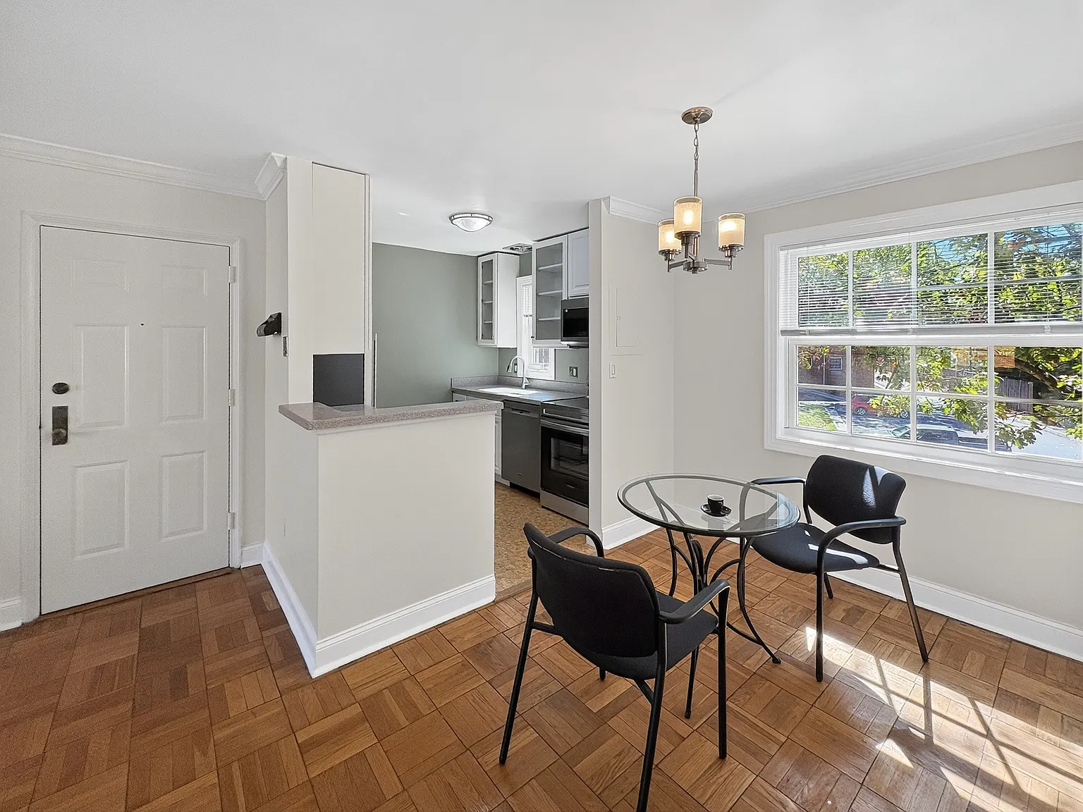 2 bed, 1.5 bath, 819 sqft, $2,400 — Photo 3