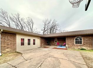 1003 Cruce St, Poteau, OK 74953
