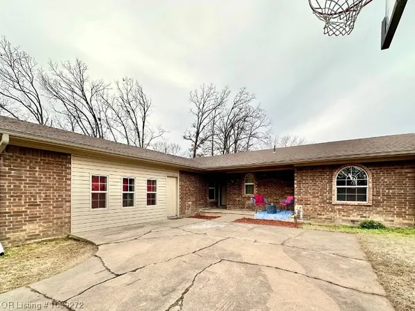 1003 Cruce St, Poteau, OK 74953