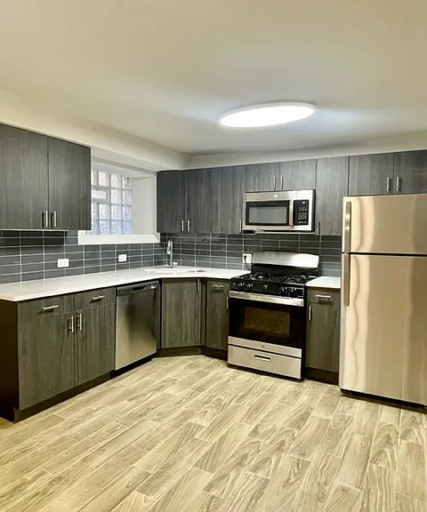 4450 N Winchester Ave #G — Photo 2