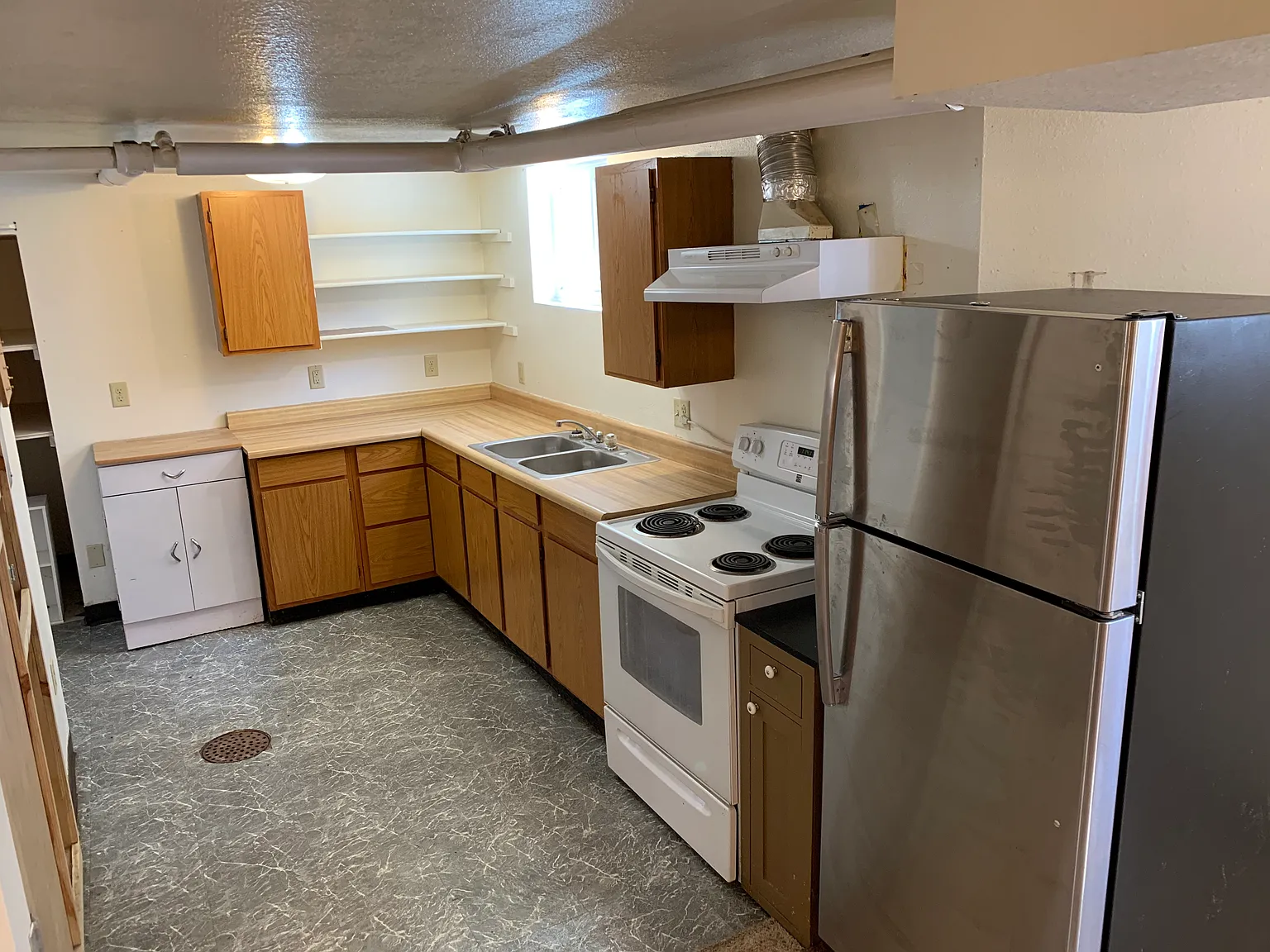 4 bed, 1.5 bath, 1300 sqft, $1,200 — Photo 2