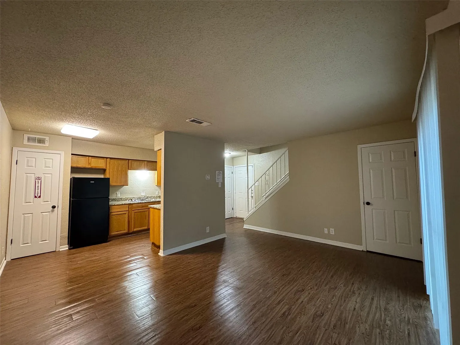 1 bed, 1.5 bath, 882 sqft, $1,484 — Photo 4