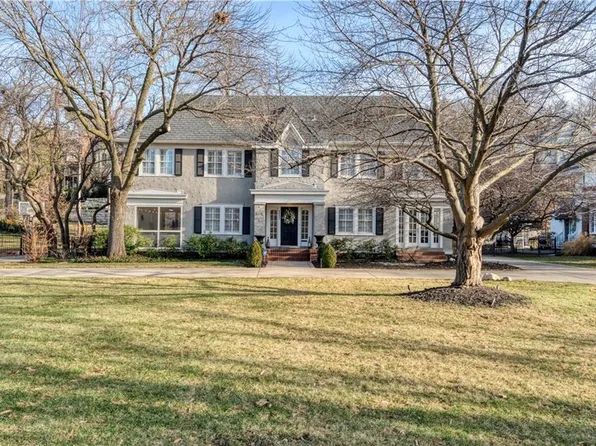 4983 Ward Pkwy, Kansas City, MO 64112