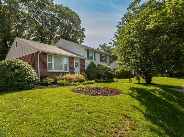 325 Rittenhouse Cir, Havertown, PA 19083