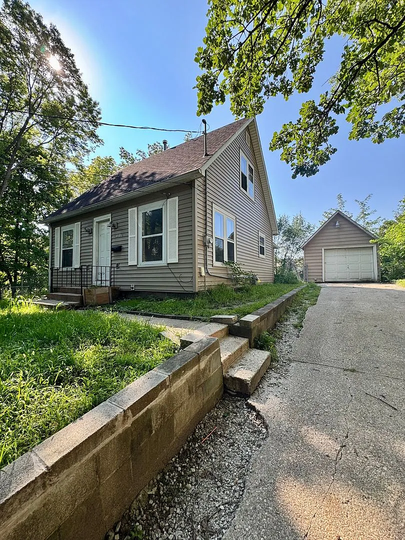 3002 Woodland - 3 Bedroom 1 Bathroom — Photo 1