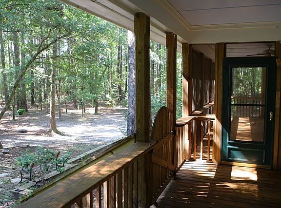 Huge screened in porch to sit and enjoy the evenings on.