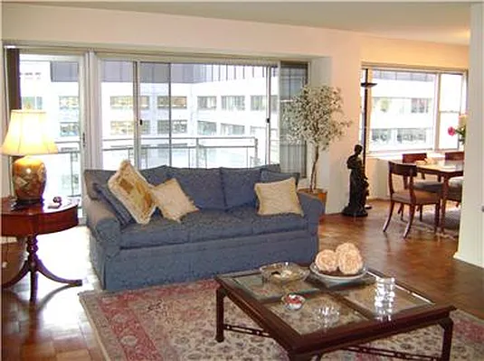 Sold by Warburg | media 25