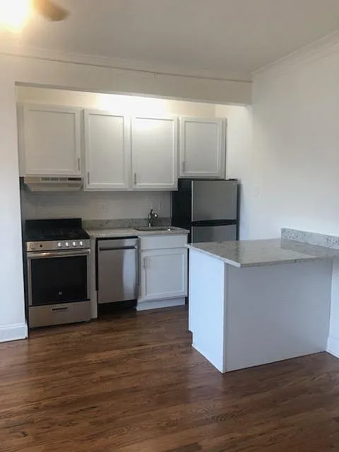 1311 Chicago Avenue Apartments — Photo 4