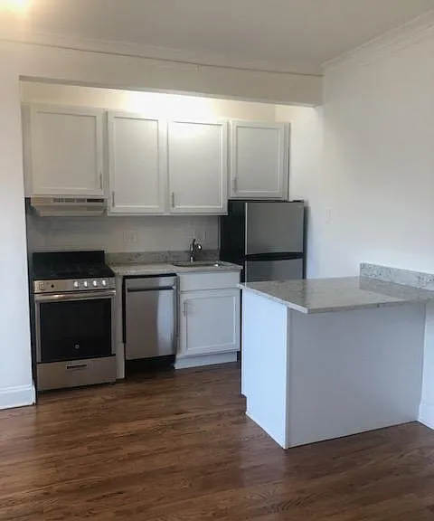 Spacious Island Countertop