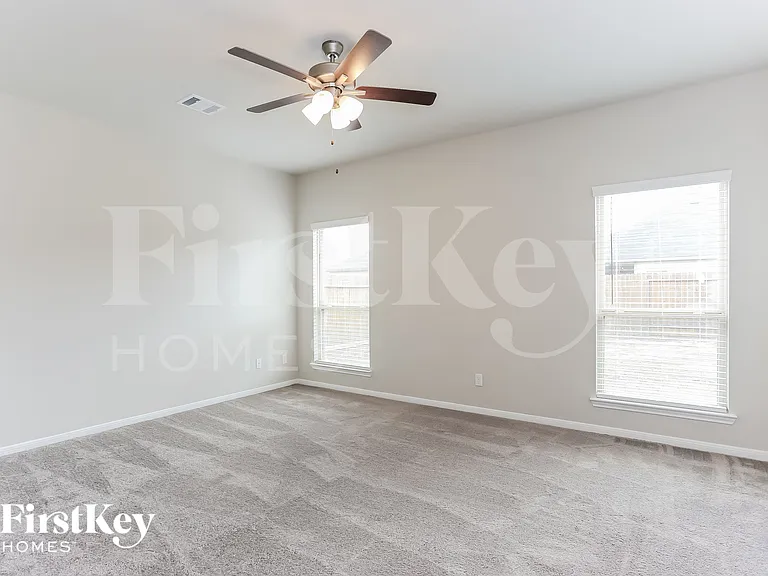 7215 Victorville Dr — Photo 8