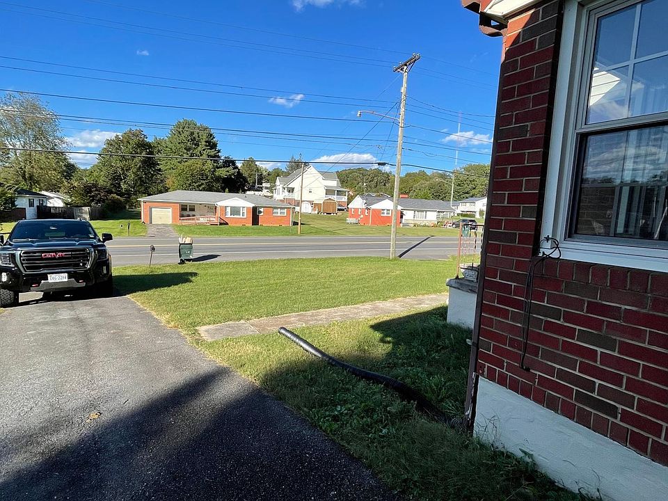 2nd image of 301 Valley Dr