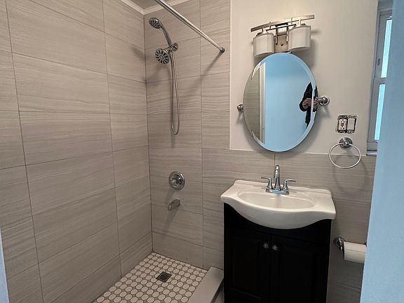 4th image of 2218 Bouck Ave #1