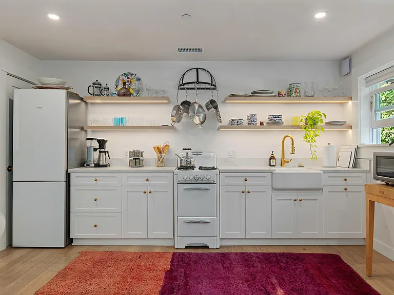 1703 Chapala St #B — Photo 5