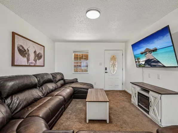8104 Bronco Ln, Lago Vista, TX 78645