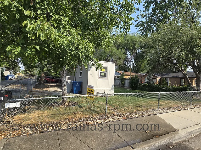 300 E 43rd St — Photo 10