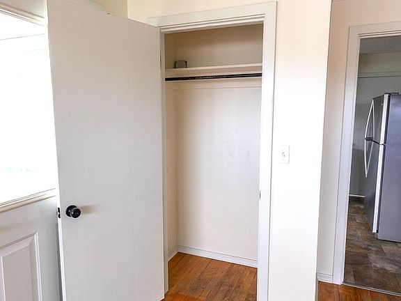 3rd image of 311 Erskine Ave