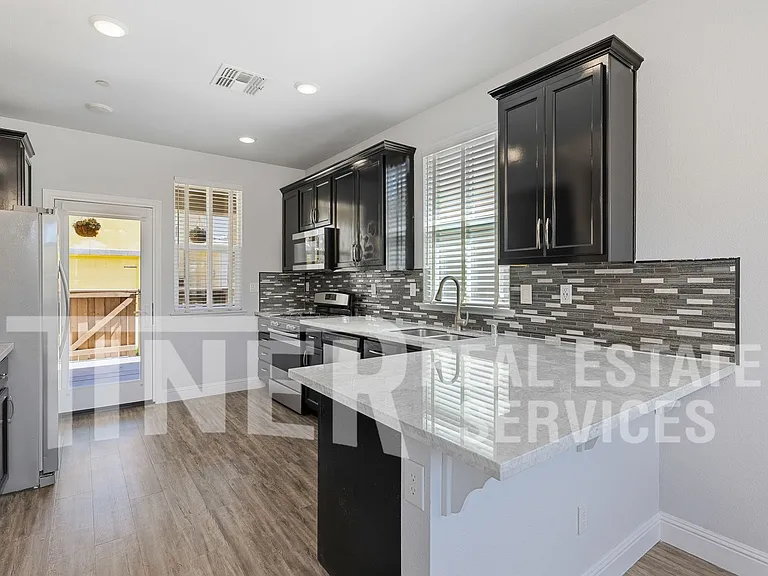 203 Rochdale St — Photo 9