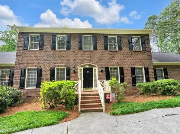 5101 Millstaff Dr, Oak Ridge, NC 27310