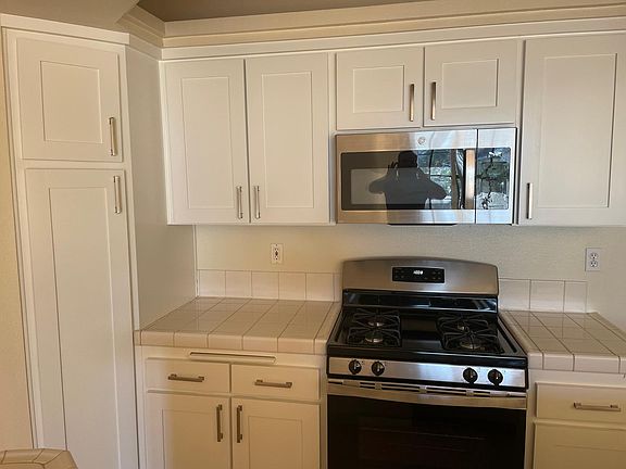 3rd image of 540 N Rossmore Ave #205
