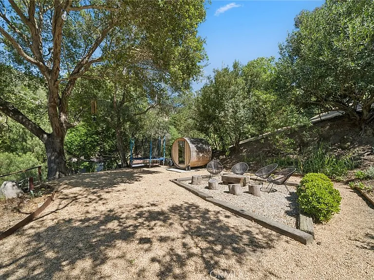 1377 Lewellyn Dr — Photo 28
