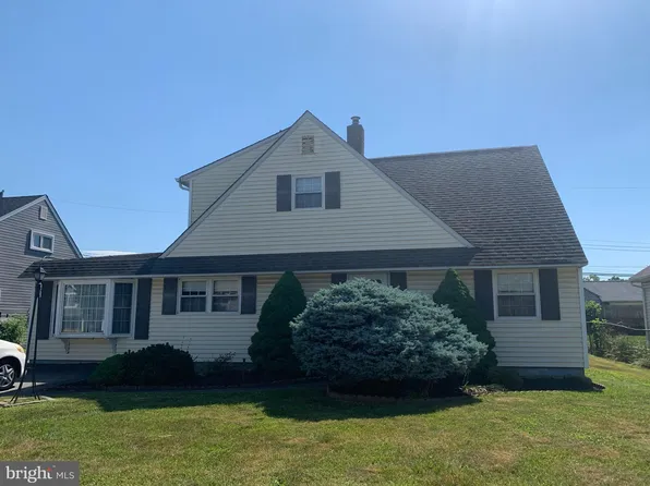 58 Nettletree Ln, Levittown, PA 19054