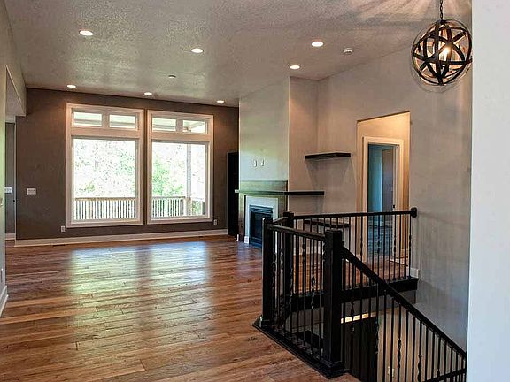 4th image of 404 Woodhaven Dr