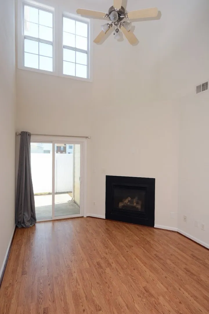 4 bed, 3.5 bath, 1902 sqft, $2,750 — Photo 4