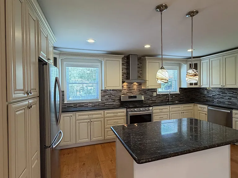 3646 Genesee Dr — Photo 4