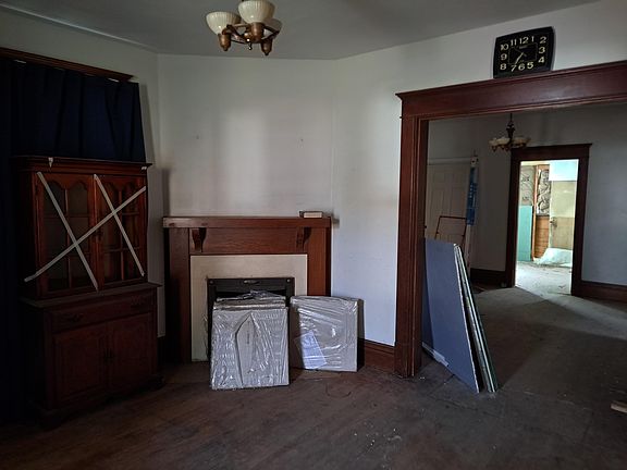 4th image of 615 3rd St
