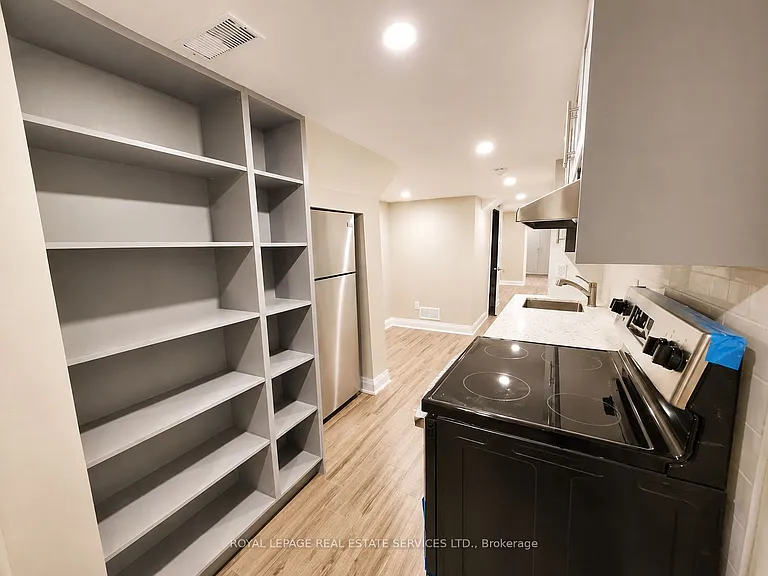 39 Vezna Cres #BASEMENT — Photo 4