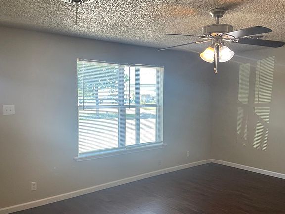 3rd image of 202 Pecan St APT 7
