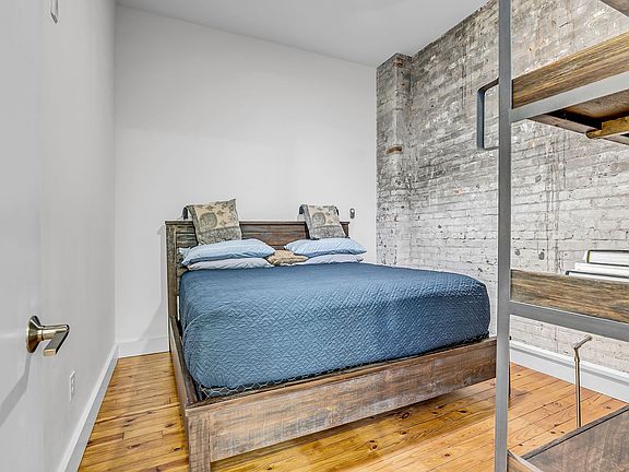 5th image of 219 W Broughton St #2