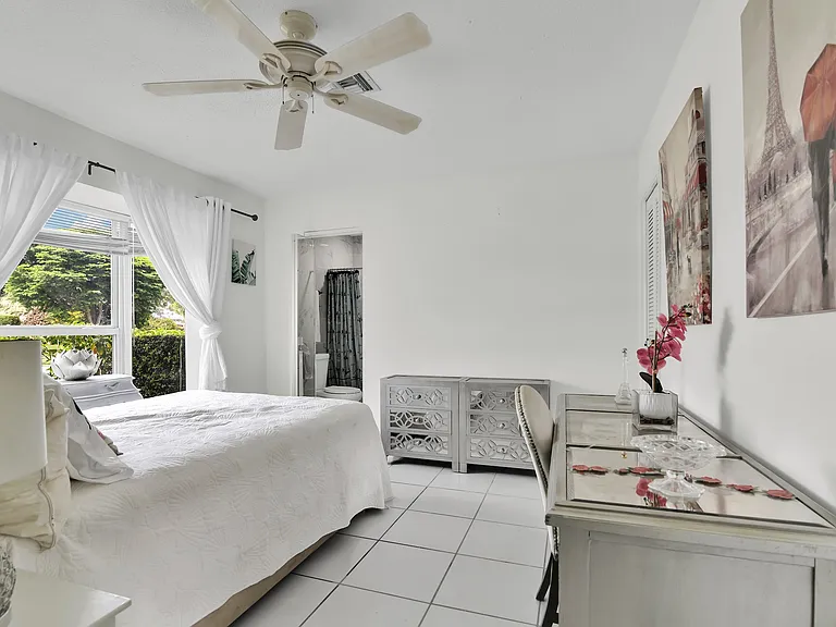 450 French Royale Cir — Photo 33