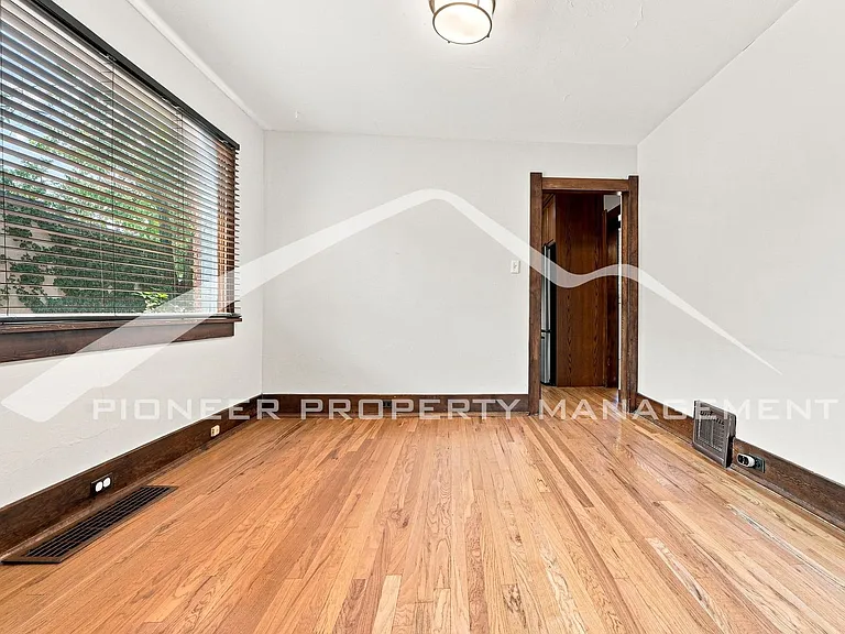 821 S Grant St — Photo 7