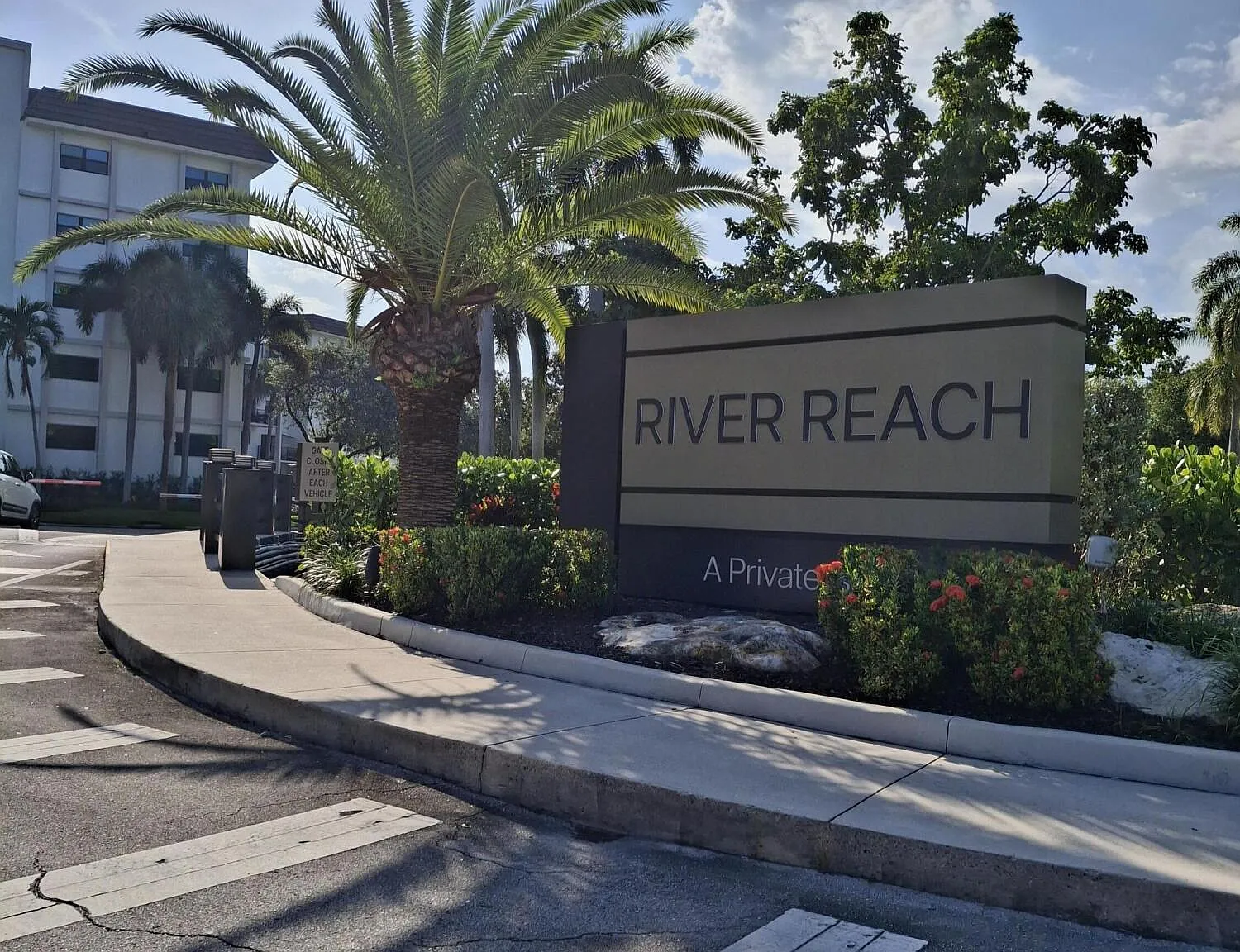 1101 River Reach Dr — Photo 2
