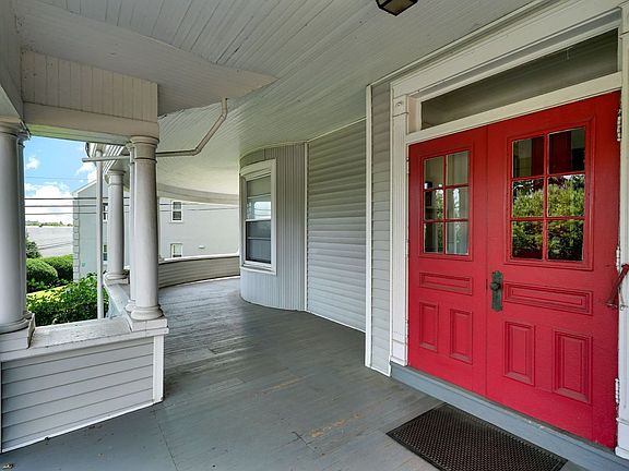 2nd image of 50 Connecticut Ave #V8