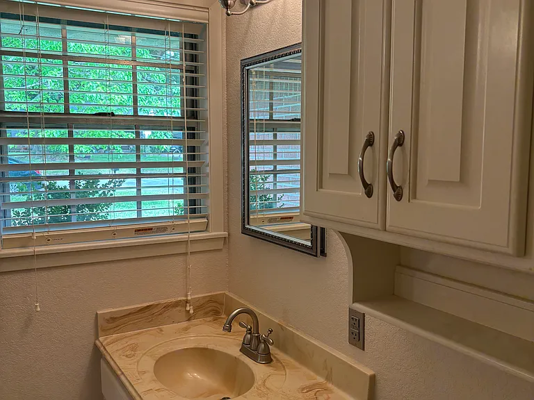 207 Courtland Cir — Photo 10
