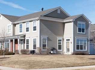 221 Belle Vue Ln, Sugar Grove, IL 60554