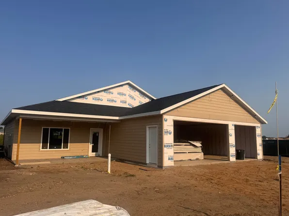 3630 Pinewood Dr, Spirit Lake, IA 51360