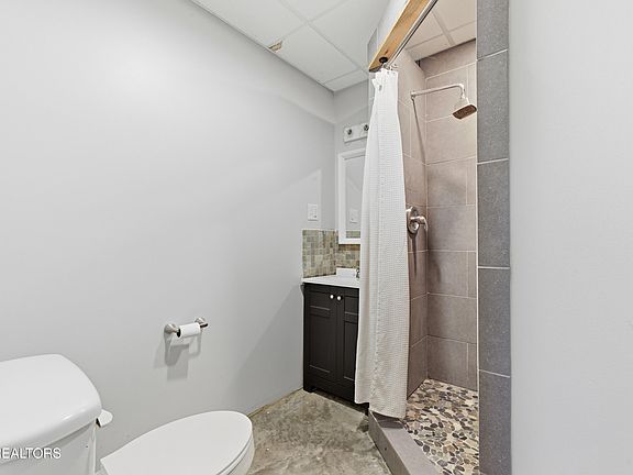 29th image of 1705 Eagle Furnace Rd