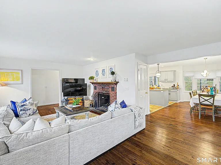 14 Shore Rd — Photo 13