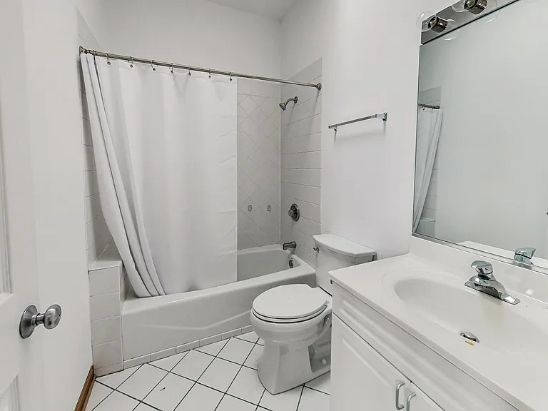 1446 W Chicago Ave #3E — Photo 8