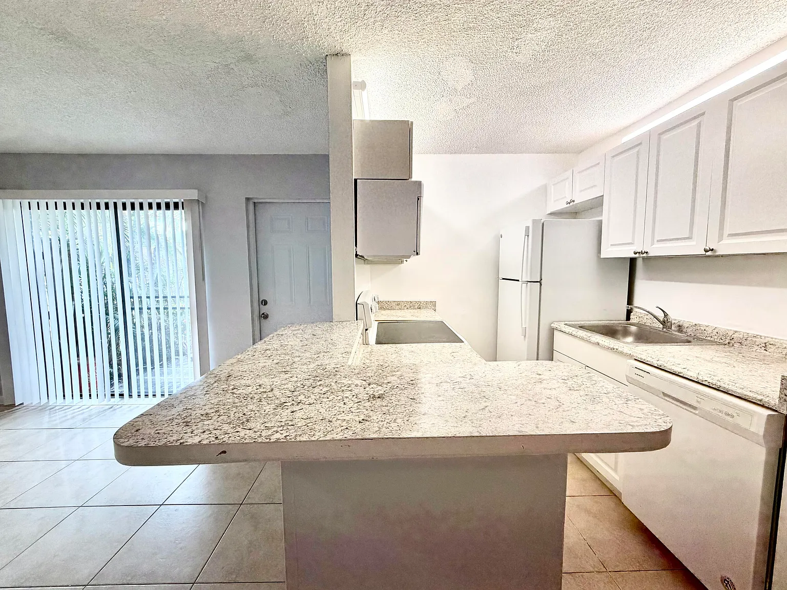 2 bed, 1.5 bath, 864 sqft, $1,875 — Photo 4
