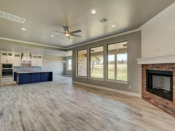 3rd image of 1125 NE Scissortail Dr
