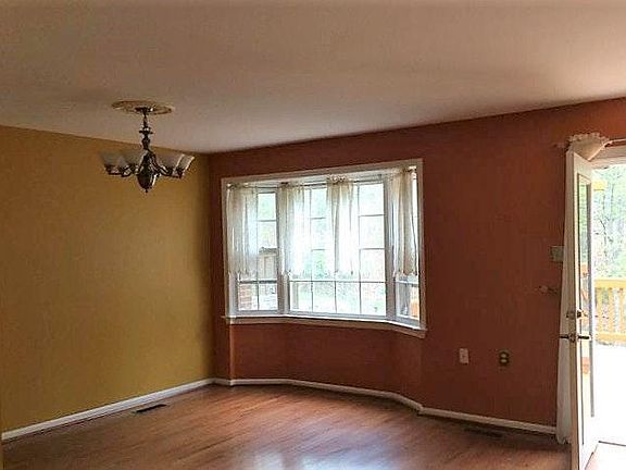 3rd image of 11218 Edgemoor Ct