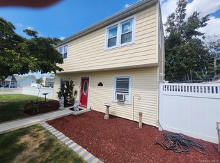 3 Brook Ln, Levittown, NY 11756