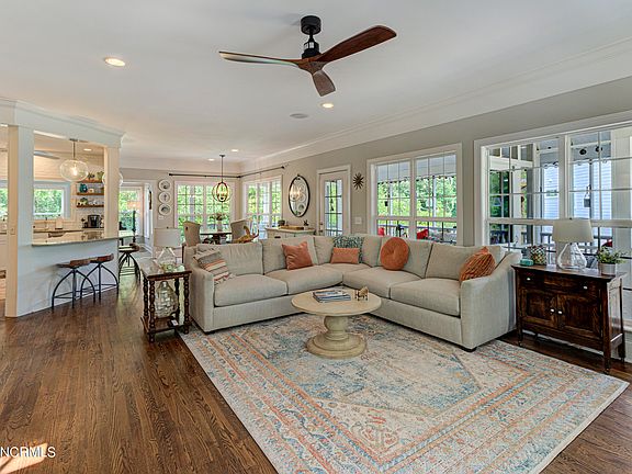 4th image of 7204 Grouper Court