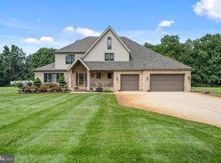 33 Buttonwood Dr, Pilesgrove, NJ 08098