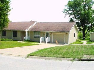 811 Valley Dr, Centerville, IA 52544