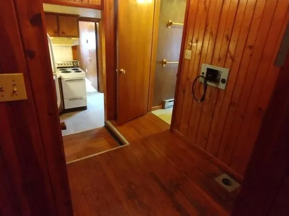 126 4th St SW, Strasburg, OH